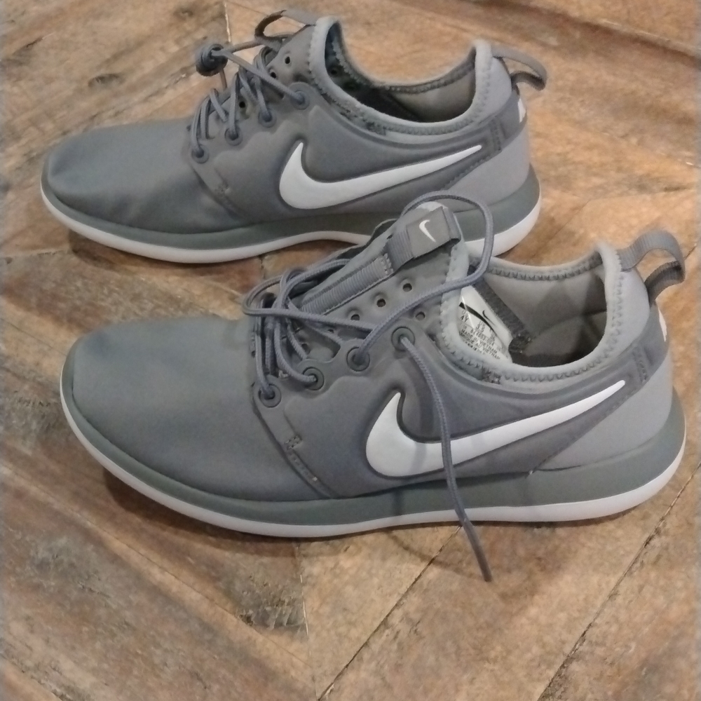 Grey Nike Roshe